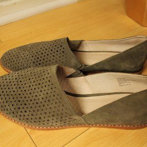 Caslon Adrian Perforated Flat